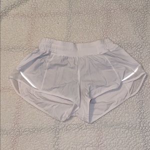 White lulu lemon hotty hot shorts 2.5 size 4